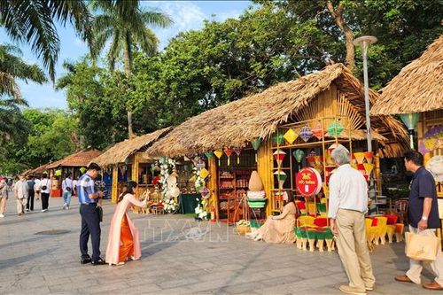 Lượng khách tăng cao nhờ hiệu ứng của Tuần lễ Festival nghề truyền thống Huế 2023