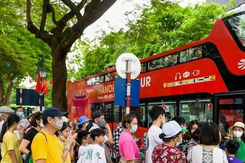 Dịp lễ 30/4-1/5: Hà Nội thu từ khách du lịch ước đạt 2.400 tỷ đồng