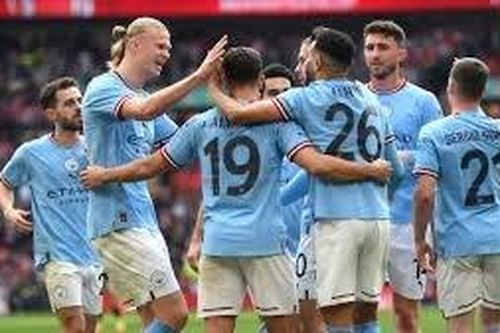 Đối đầu Man City như đấu súng nhưng cả Premier League chỉ có dao