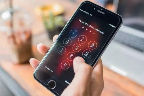 Đừng nhập mật khẩu iPhone nơi công cộng