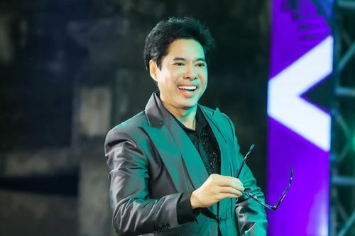 Danh ca Ngọc Sơn hát đến sáng phục vụ khán giả: 'Xứng danh ca sĩ quốc dân!'