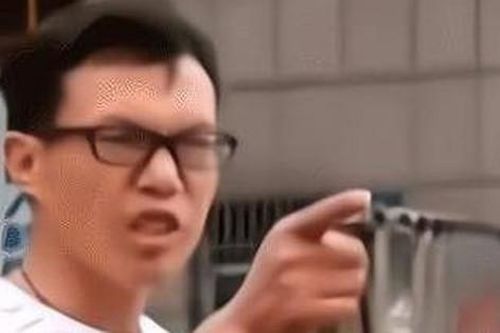 Con trai mắc bệnh tâm thần vì bố mẹ bỏ bê suốt thời thơ ấu
