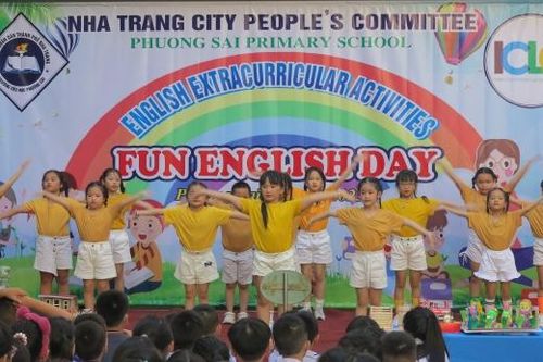 Trường Tiểu học Phương Sài: Hoạt động ngoại khóa tiếng Anh, giáo dục Steam 'Fun English day'