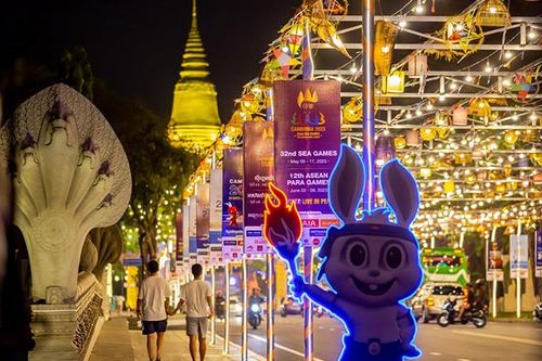 Phnom Penh lung linh trước khai mạc SEA Games 32