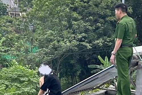 Trưởng Công an xã thuyết phục cứu cháu gái có ý định tự tử