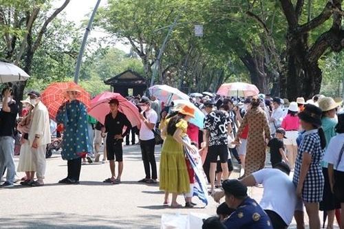 Xin lỗi du khách sau việc 'đội nắng, xếp hàng mòn mỏi chỉ vì… vé điện tử'