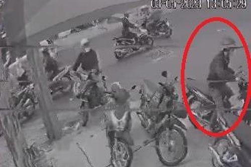 Tài xế vào quán lấy đơn hàng quên rút chìa khóa, khi trở ra xe đã 'bốc hơi'