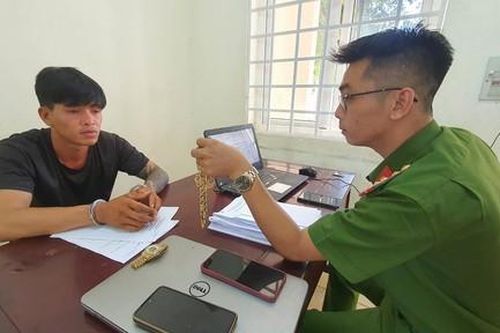 Bắt đối tượng gây ra ít nhất 10 vụ trộm, luôn trùm đầu, đeo găng tay khi gây án