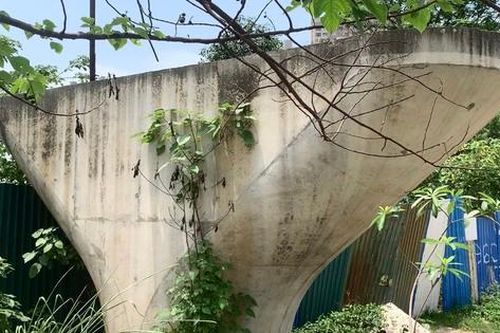 Hà Nội: Công trình cầu vượt dang dở trên tuyến đường nghìn tỷ chậm tiến độ hơn 3 năm.