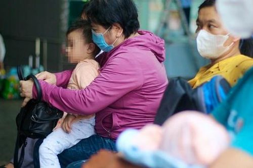 Trẻ nhập viện do bệnh hô hấp tăng cao trước nắng nóng tại TP.HCM