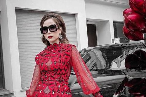 Mẹo chọn thời trang công sở của nữ doanh nhân 9x Hằng Trần