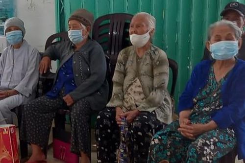 Tăng bệnh nhân COVID-19 ở Lâm Đồng và Khánh Hòa, người dân chủ động phòng dịch
