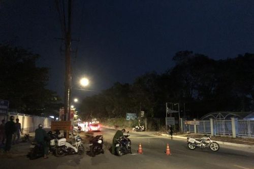 Điều tra vụ 2 nhóm thanh niên nổ súng trước cổng trường học