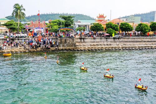 Tái hiện hình ảnh đội hùng binh ra Hoàng Sa cắm cột mốc chủ quyền