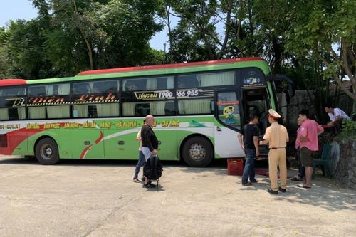 CSGT Đà Nẵng hỗ trợ du khách Mỹ về Hà Nội