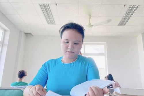 Nghị lực vượt khó của nữ sinh viên người Xơ Đăng