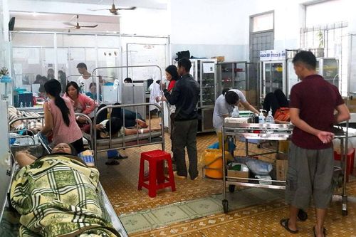 Hàng chục người nhập viện nghi ngộ độc sau khi dự tiệc cưới