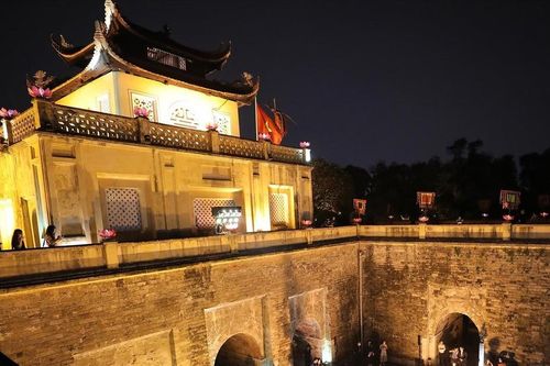 Chạm vào quá khứ bằng tour di sản