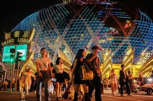 Trung Quốc thu về 21 tỷ USD nhờ kỳ nghỉ 1/5