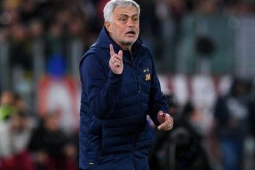 PSG bí mật đàm phán với Jose Mourinho