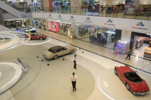 Độc đáo với 3 xế sang hàng hiếm được trưng bày tại Hà Nội