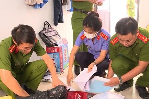 Bắt nhóm thanh tra giao thông và chủ doanh nghiệp đưa, nhận hối lộ