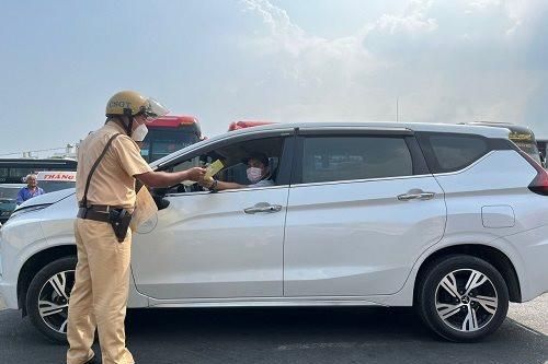 TP.HCM xử phạt gần 3 tỉ đồng lỗi vi phạm giao thông dịp lễ