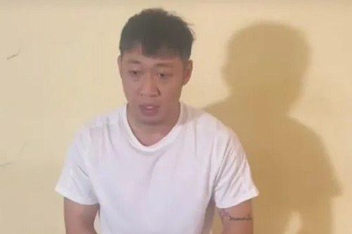 Điều khiển xe ôtô tông vào người khác khi vợ bị trêu ghẹo