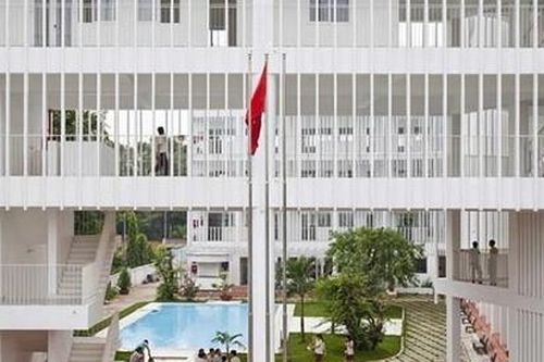 Một trường tổ chức thi nhầm ngày, học sinh toàn tỉnh Bình Dương phải thi lại