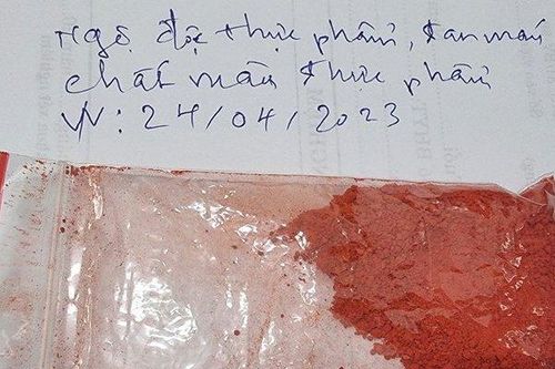 Hai mẹ con nhập viện sau khi ăn thực phẩm trộn phẩm màu