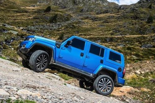 SUV địa hình Trung Quốc mang kiểu dáng Jeep Wrangler và Range Rover, giá 60.180 USD
