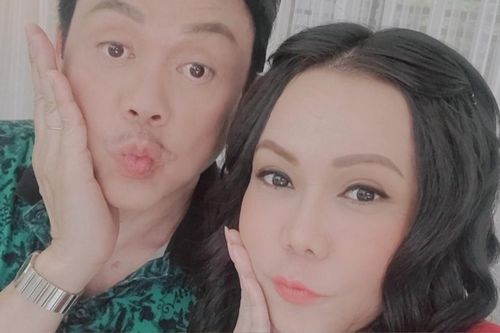 Ông xã gợi kỉ niệm, Việt Hương nghẹn ngào nhớ đến cố nghệ sĩ Chí Tài