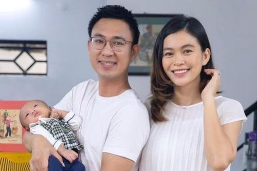 Mâu Thủy đăng ảnh bên gia đình nhỏ, con trai 'như khuôn đúc' với ông xã