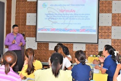 Kon Tum: Tập huấn xây dựng thương hiệu, tham gia sàn giao dịch điện tử cho phụ nữ kinh doanh