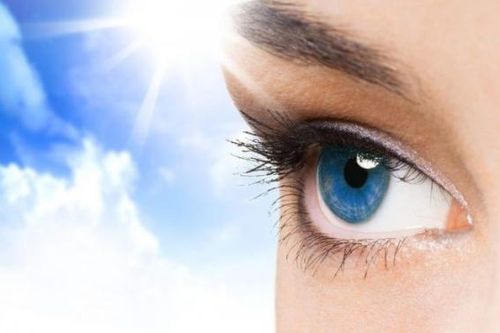 4 yếu tố trong mùa hè dễ gây ra tình trạng khô mắt
