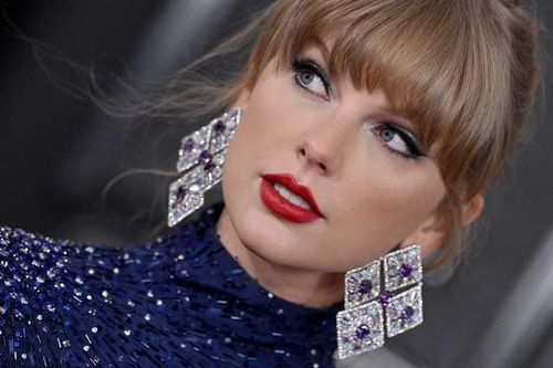 Taylor Swift lập kỷ lục trên bảng xếp hạng Billboard 200