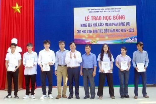 Nghệ An: Trao học bổng mang tên nhà cách mạng Phan Đăng Lưu tặng học sinh giỏi tiêu biểu