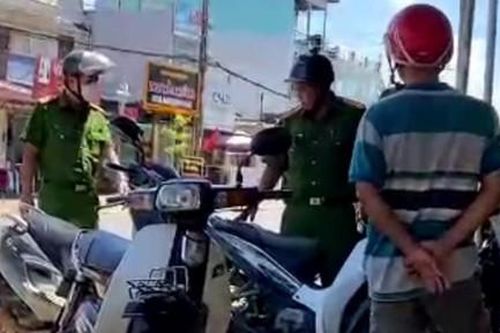 Truy bắt nhóm mua vàng thật rồi tráo vàng giả để cầm cố, đâm trọng thương chủ tiệm