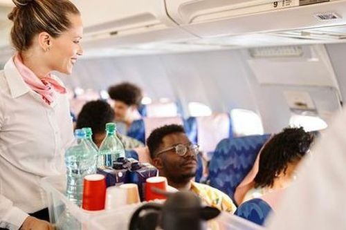 Nữ tiếp viên hàng không khẳng định: 'Muốn ăn ngon hãy ngồi ghế đầu trên máy bay'