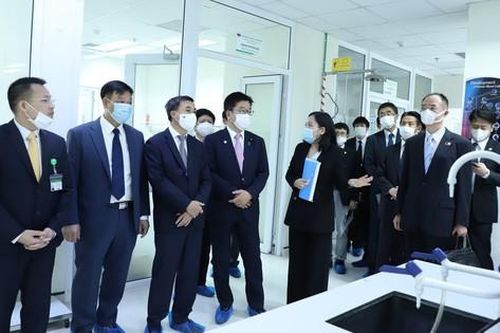 Bộ trưởng Bộ Y tế, Lao động và Phúc lợi Nhật Bản thăm, làm việc tại Bệnh viện Bệnh Nhiệt đới TW
