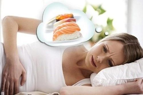 Khi bị ngộ độc thực phẩm, người bệnh có nên nhịn ăn?