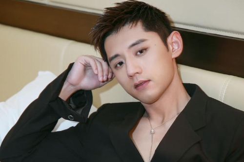 Trương Kế Khoa bị cắt sóng sau vụ bán clip nóng của Cảnh Điềm