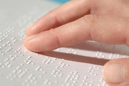 Phương pháp làm sách mới cho học sinh khiếm thị