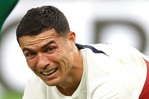 Ronaldo bị chỉ trích sau màn xin lỗi của Messi