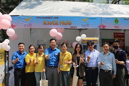 Hàng trăm nhà đầu tư và bạn trẻ tham gia Ngày hội chuyển đổi số