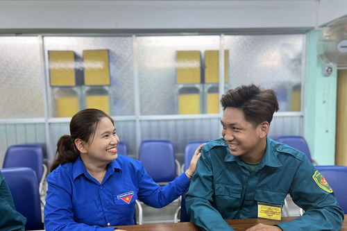 Nữ chính trị viên phó gần gũi, gương mẫu