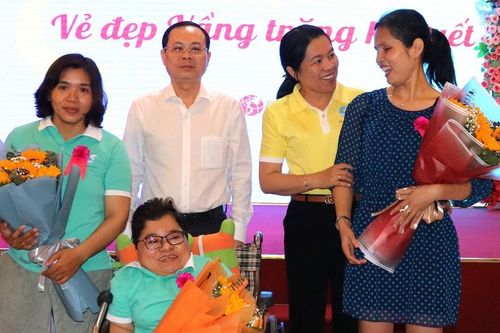 Vẻ đẹp 'vầng trăng khuyết'