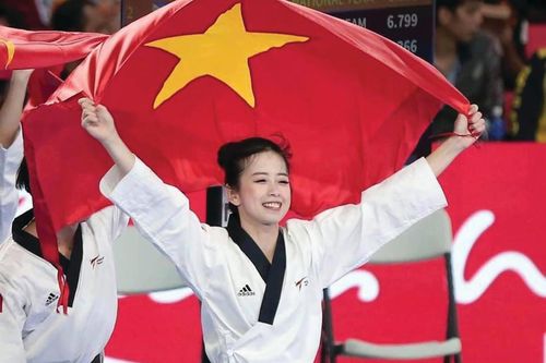 Cận cảnh nhan sắc 'hoa khôi làng võ' Châu Tuyết Vân