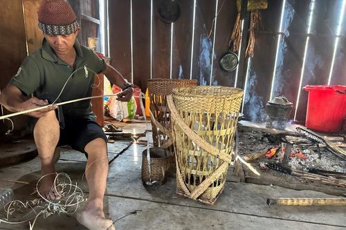 Giữ nghề đan lát thủ công của người Giẻ Triêng