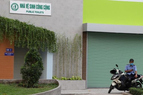 TP.HCM đưa nhà vệ sinh xây trên 'đất vàng' vào hoạt động
